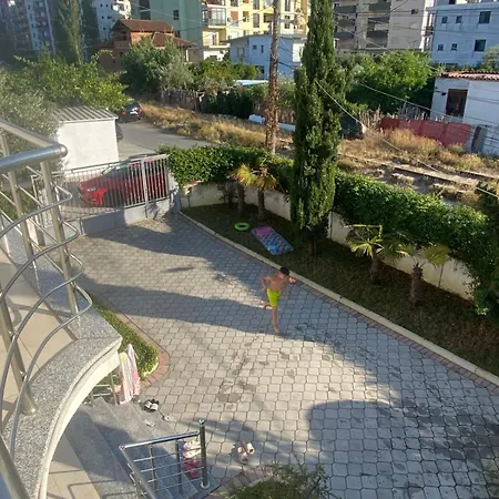 Twin's Alloggio in famiglia Durrës